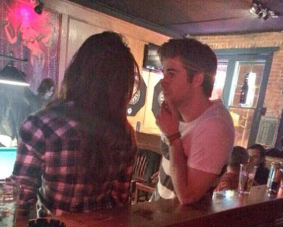 Liams Hemsworth e Nina Dobrev Liams Hemsworth e Nina Dobrev